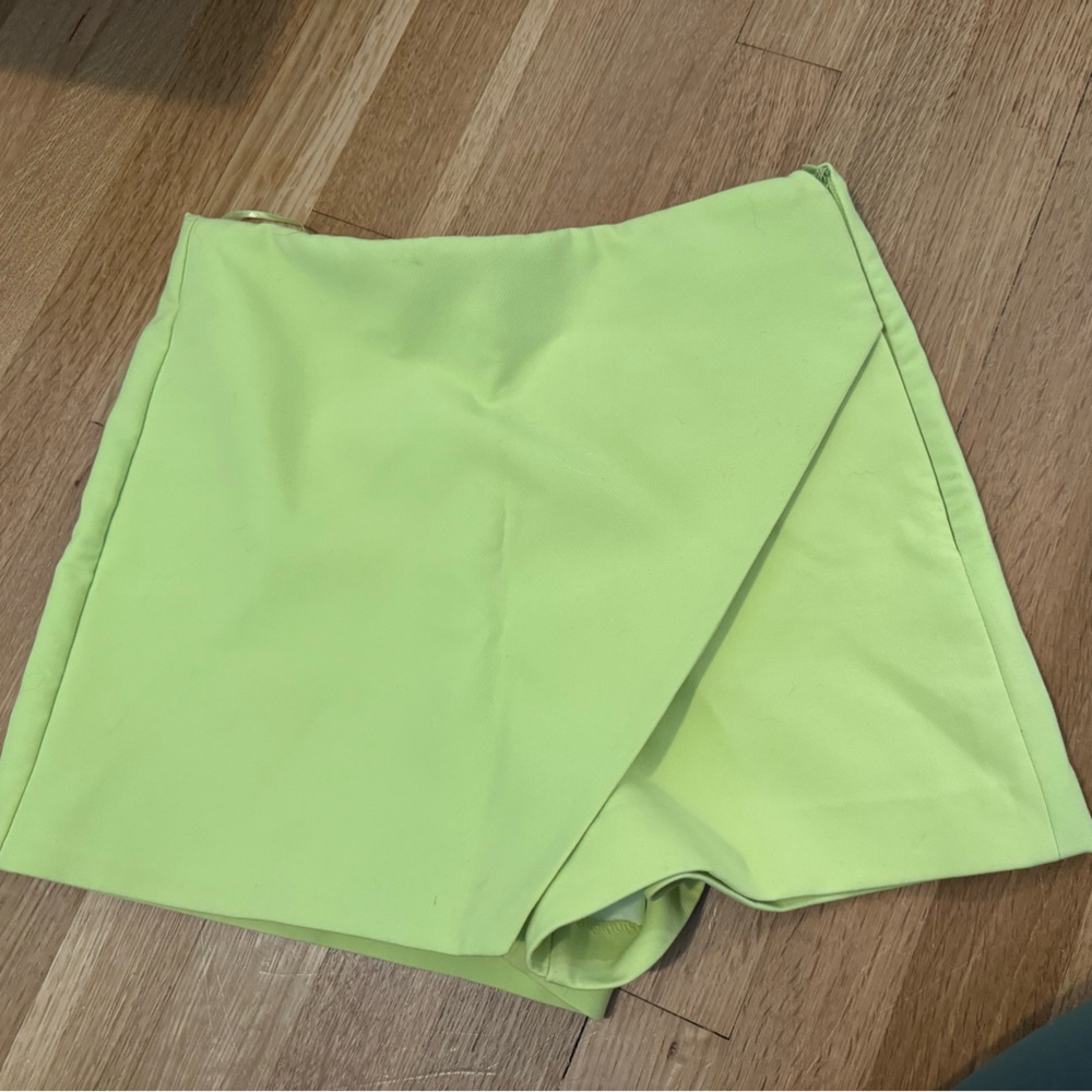 Chartreuse Zara Skort size XS